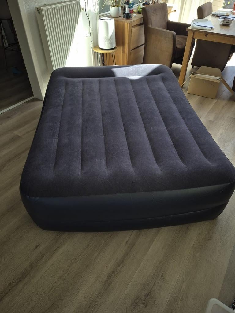 Intex Luchtbed 2-Persoons - 203 x 152 cm - Zo goed als nieuw, Ophalen, Ingebouwde pomp, Zo goed als nieuw, 2-persoons