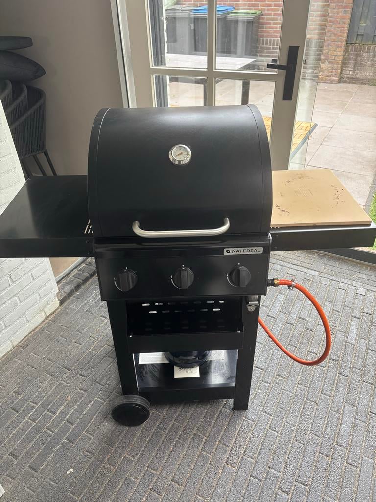 Naterial gas BBQ met pizzasteen en volle gasfles, Ophalen, Zo goed als nieuw