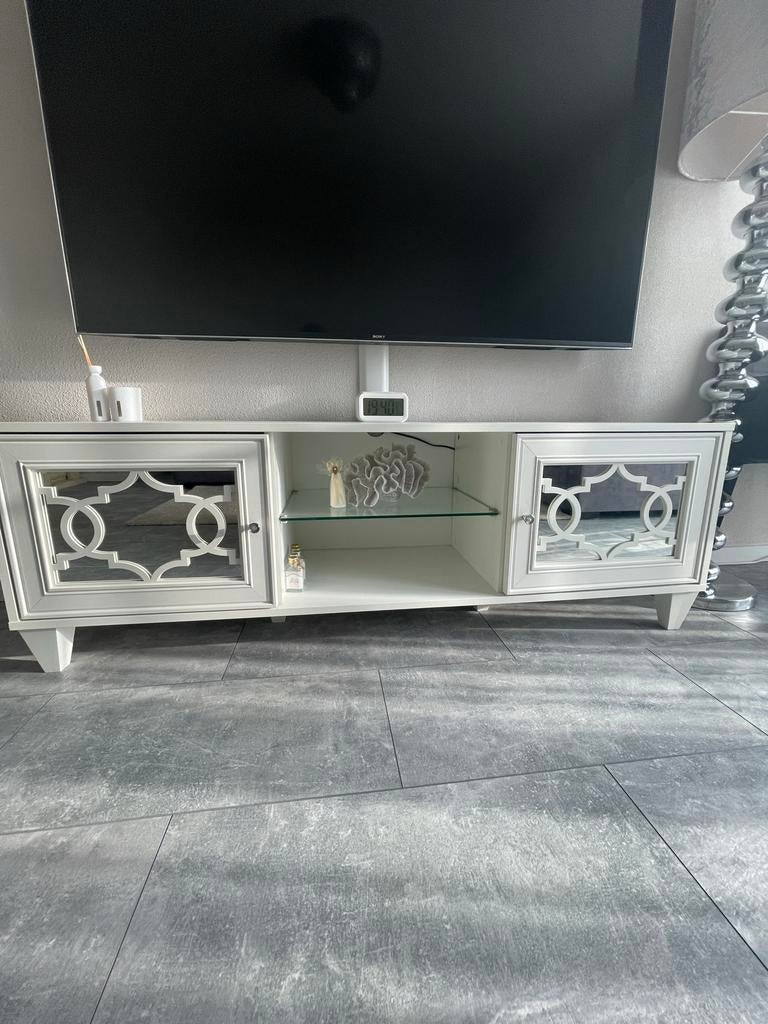 Stijlvol wit tv-meubel / dressoir met spiegeldetails, Ophalen, Overige materialen, Gebruikt, 100 tot 150 cm