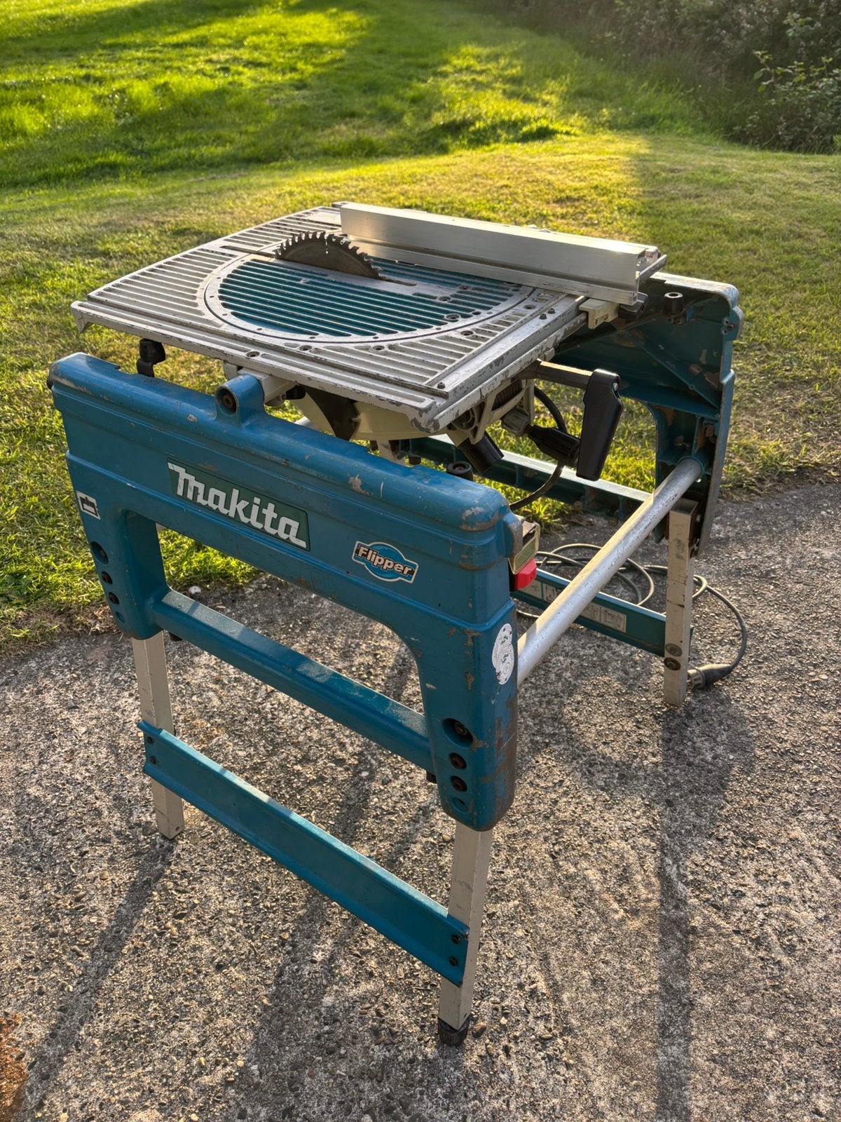 Makita flipper zaagtafel afkortzaag mobiel lf1000, Doe-het-zelf en Verbouw, Ophalen, Gebruikt, Afkortzaag, 30 tot 70 mm