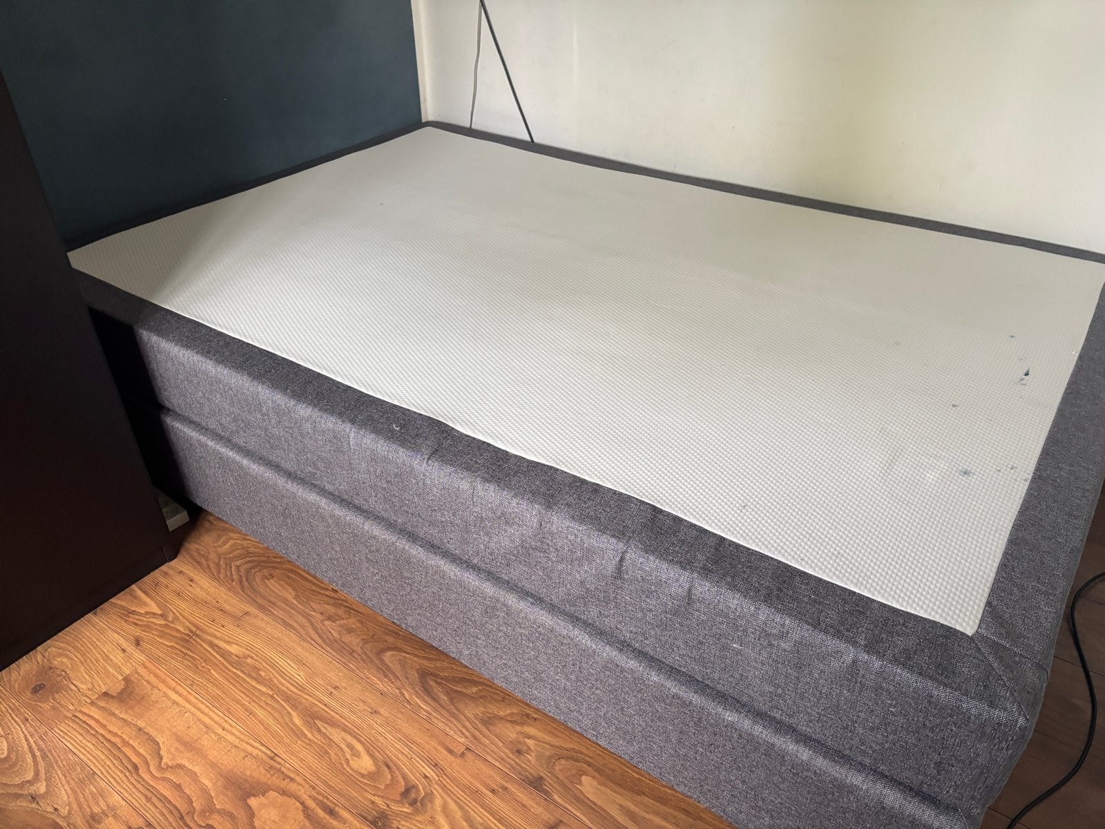 Boxspring bed 140x200cm met matras, grijze stof, Ophalen, Gebruikt, Tweepersoons, 140 cm