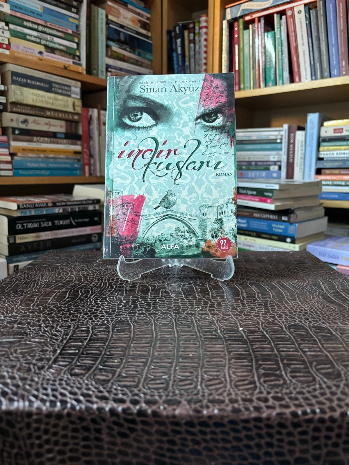 Incir Kuşları - Sinan Akyüz (Turkse Roman), Boeken, Ophalen of Verzenden, Zo goed als nieuw, Wereld overig