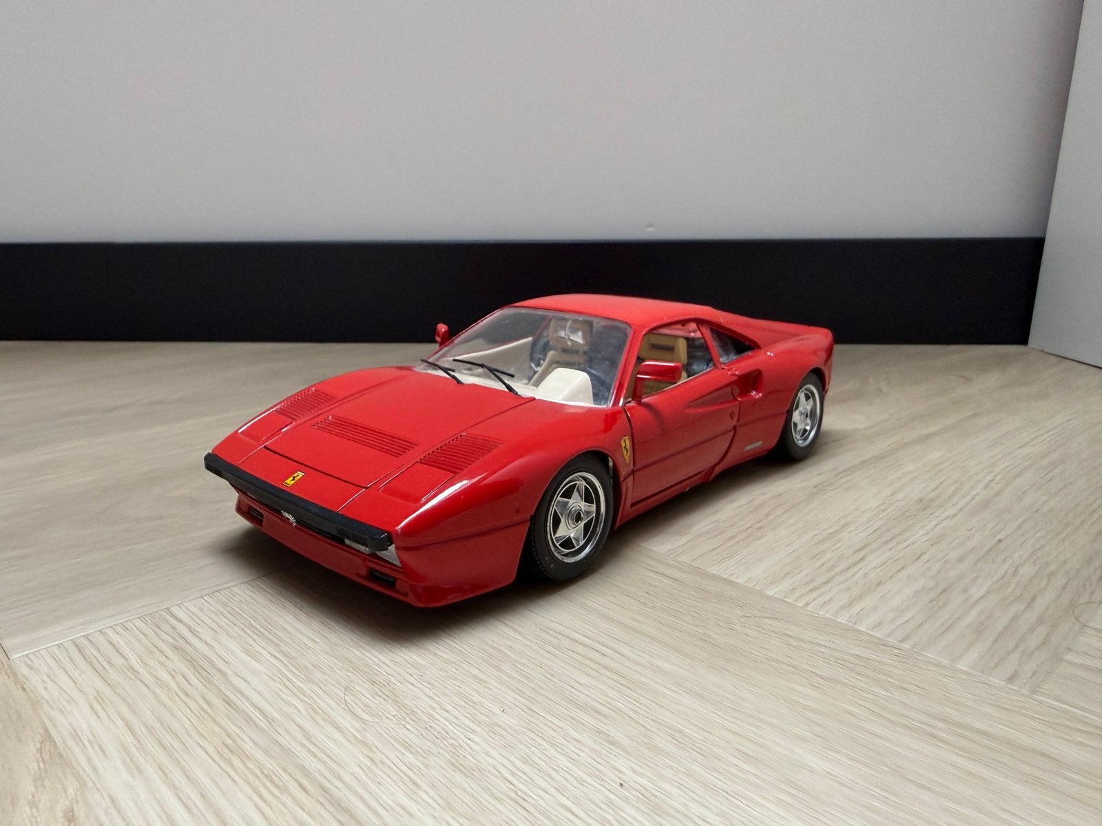 Bburago Ferrari 288 GTO Rood 1:18, Ophalen of Verzenden, Zo goed als nieuw, Bburago