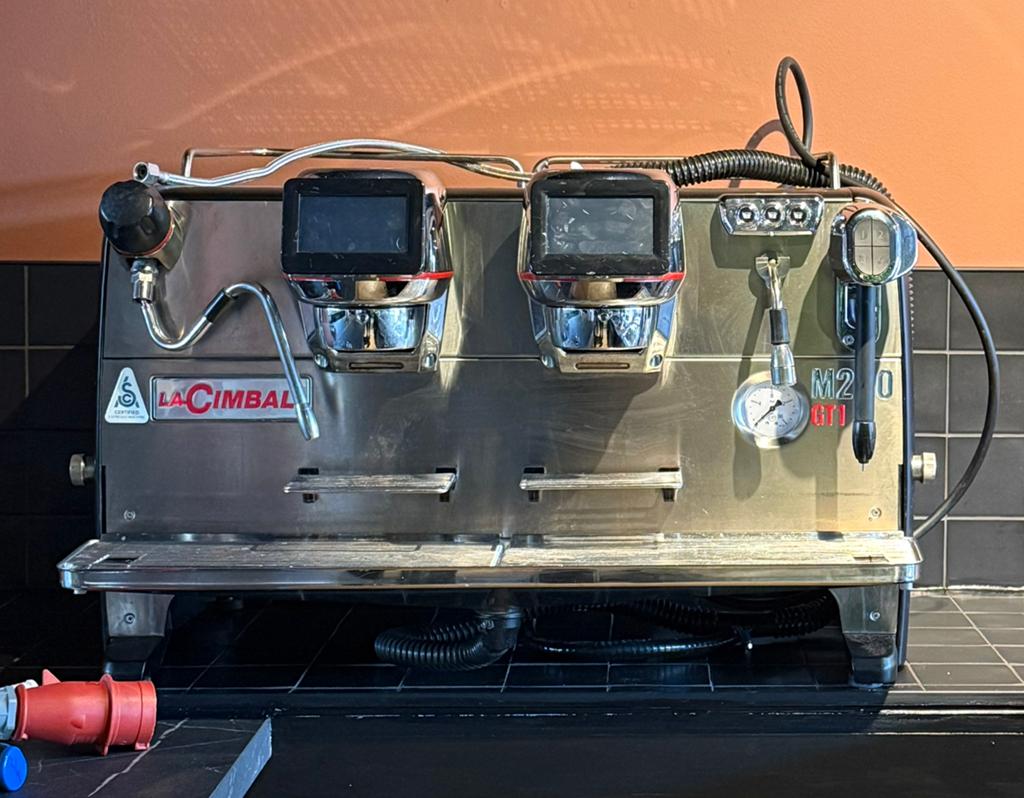 Uniek op de markt La Cimbali M200 GT1 espresso machine, Ophalen, Zo goed als nieuw, Espresso apparaat