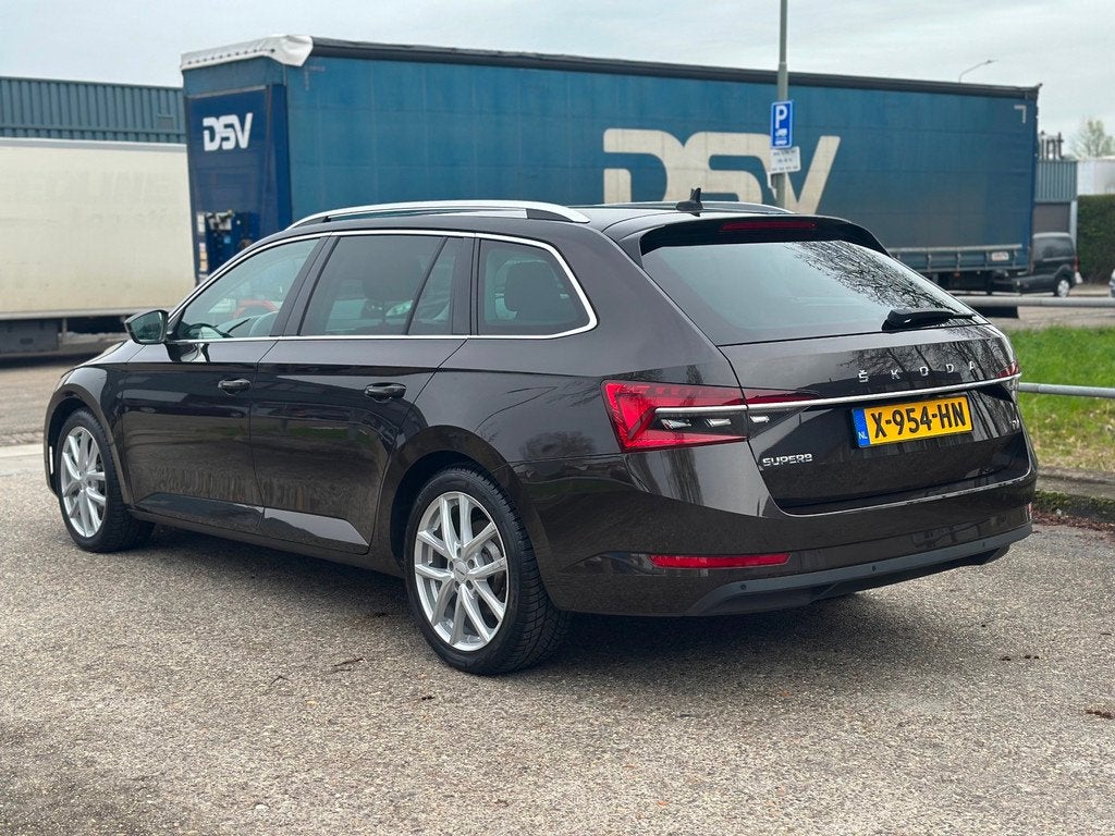 Skoda Superb Combi 1.4 TSI iV Business Edition Plus!Pano!Cam, Gebruikt, Euro 6, Bruin, Plug-in hybride