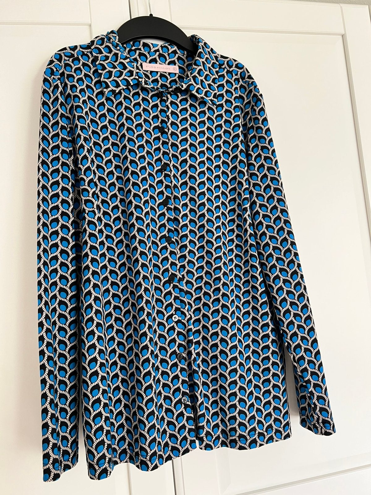 Studio anneloes poppy bird blouse  XL kobalt/zwart travel, Kleding | Dames, Blouses en Tunieken, Zwart, Maat 46/48 (XL) of groter
