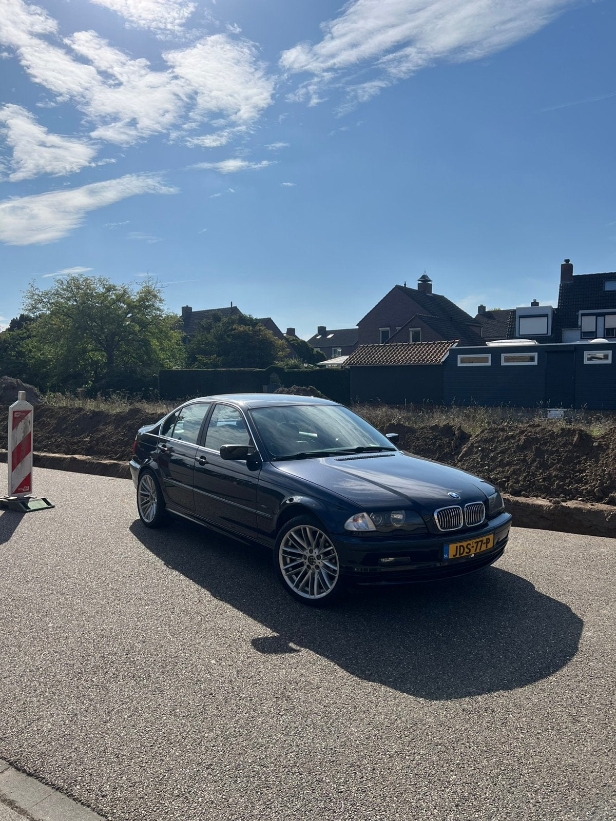 BMW E46 sedan, 2171 cc, Achterwielaandrijving, Zwart, Blauw