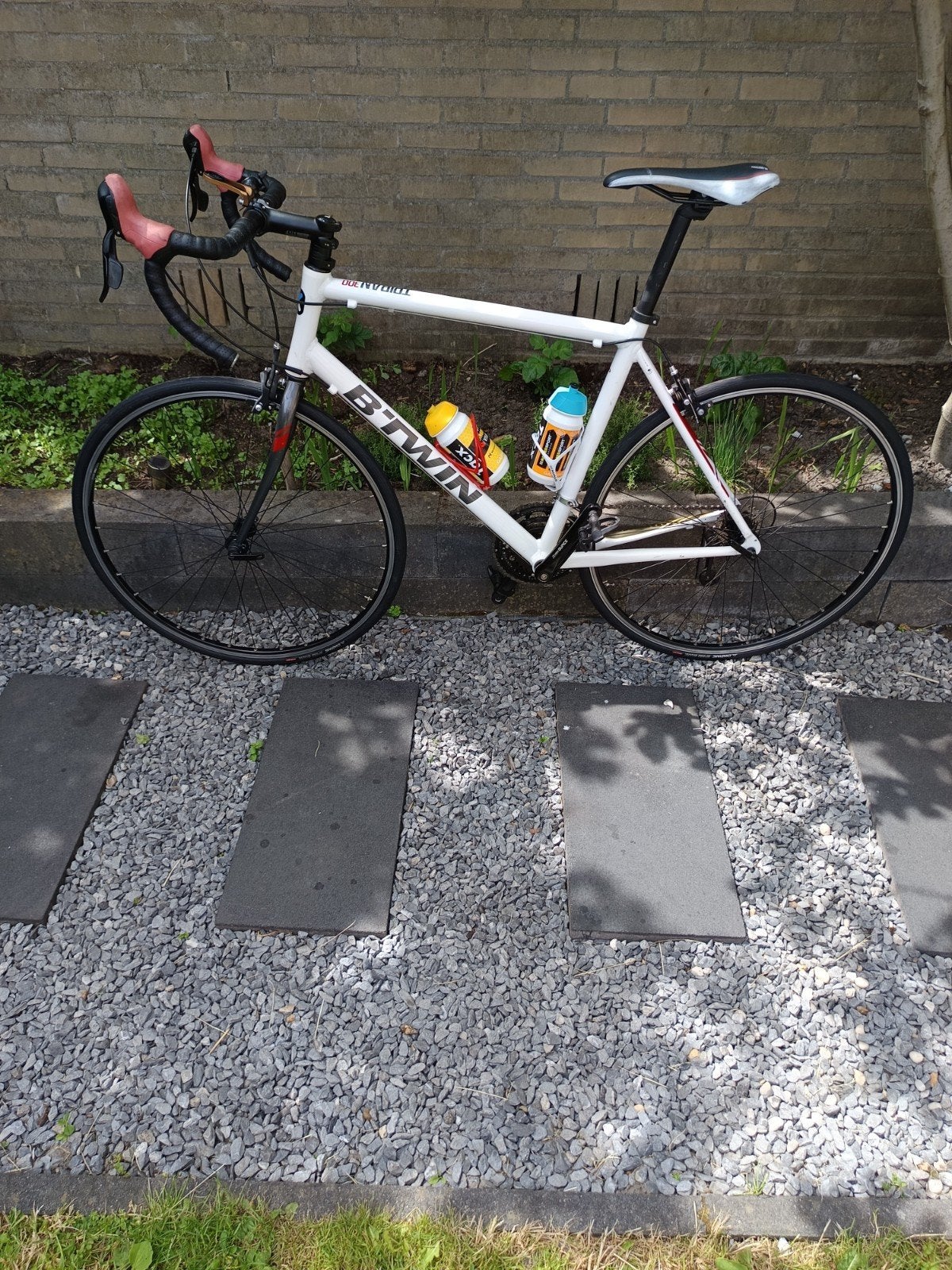 Nette B-TWIN Triban 300 racefiets sportfiets 28 inch fiets, Fietsen en Brommers, 28 inch, Velgrem, Aluminium, Zo goed als nieuw
