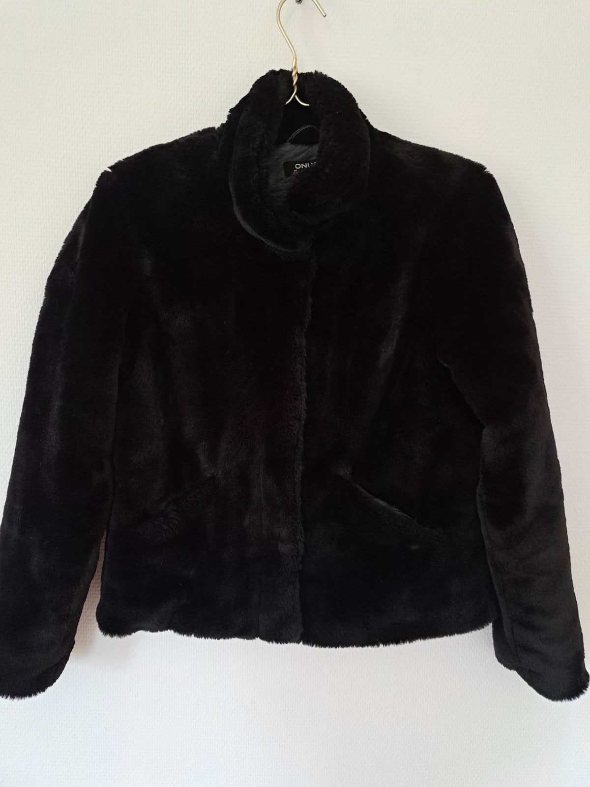 Zwarte Only faux fur jas maat M, Kleding | Dames, Maat 38/40 (M), Only, Zwart, Ophalen of Verzenden