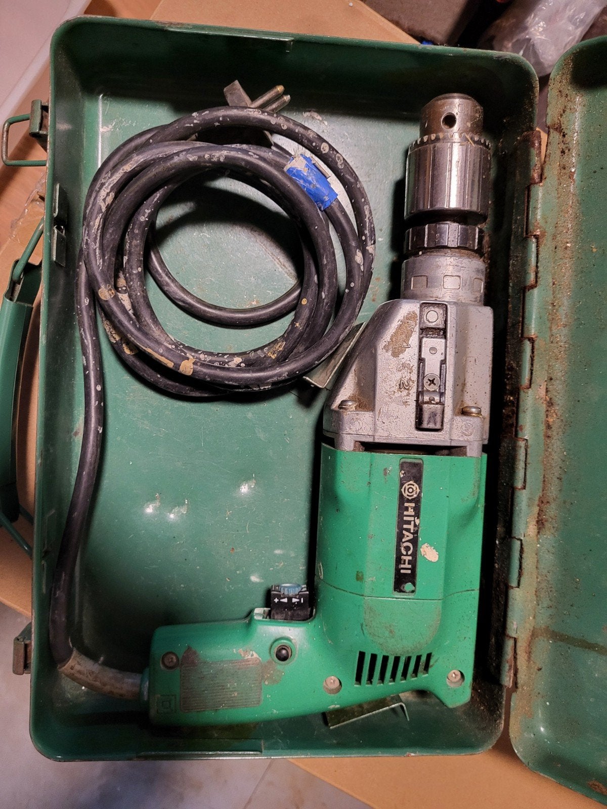 Oude Hitachi boormachine in stalen koffer, Ophalen of Verzenden, Gebruikt, Boormachine