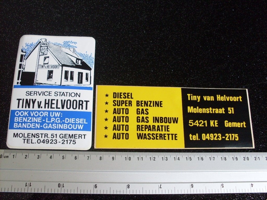 2x sticker Tiny van Helvoort sewrvice station gemert logo, Verzenden, Zo goed als nieuw, Bedrijf of Vereniging