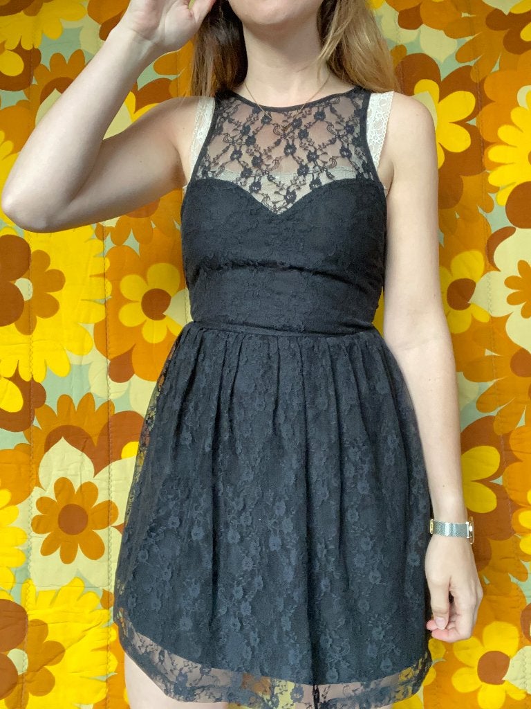 Jurkje Forever 21 kant 36/S - voor kleinigheidje, Ophalen, Zwart, Forever 21, Maat 36 (S)