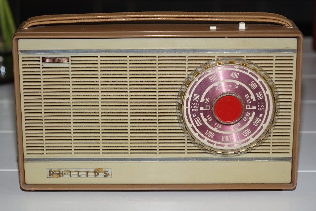 vintage transistor radio Philips draagbare radio jaren 50/60, Verzenden