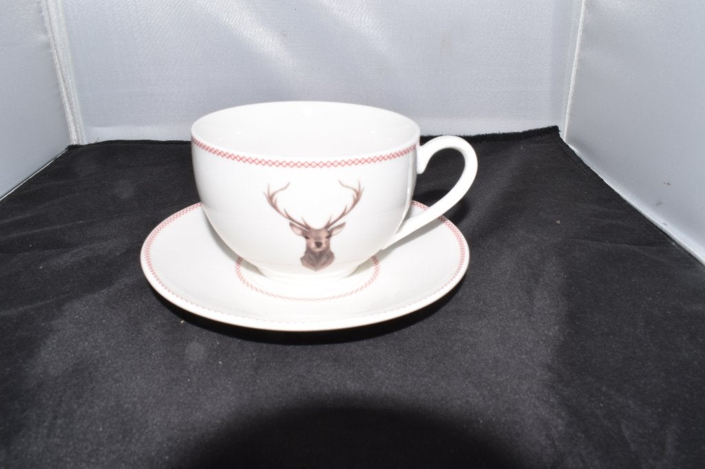 Kop en schotels Hert Clayhre & Eef servies, De Giesel 46, 6081PH Haelen, Overige merken, Nieuw, Ophalen of Verzenden