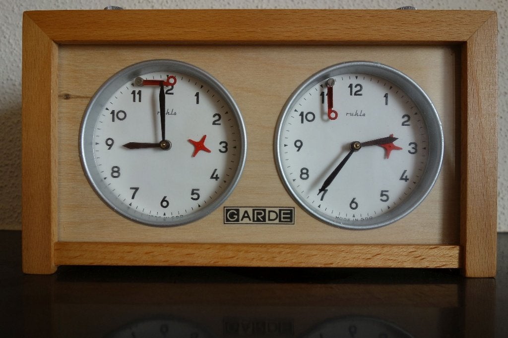Analoge Schaakklok, Een of twee spelers, Ophalen