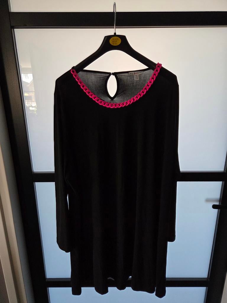 Miss Yoek Zwarte Tuniek met Roze Ketting Maat 52/54, Kleding | Dames, Miss Yoek, Ophalen of Verzenden, Gedragen, Blouse of Tuniek
