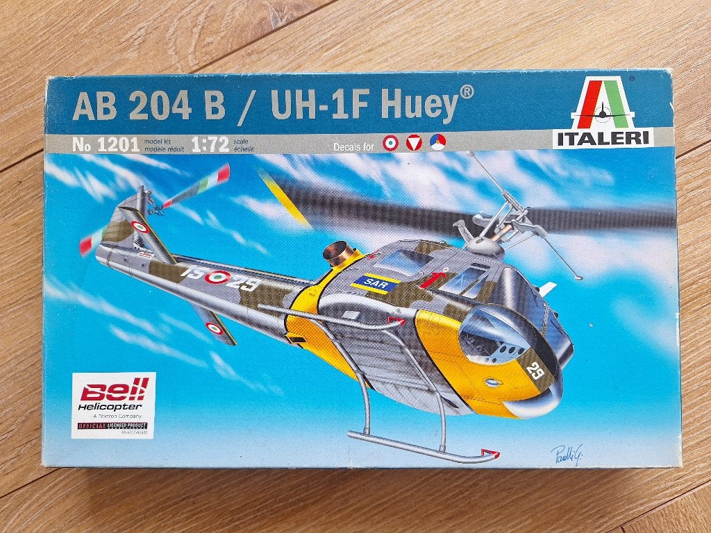 172  172 Italeri AB 204 B  UH-1F Huey Koninklijke Marine 1, Hobby en Vrije tijd, Modelbouw | Vliegtuigen en Helikopters, 1:72 tot 1:144