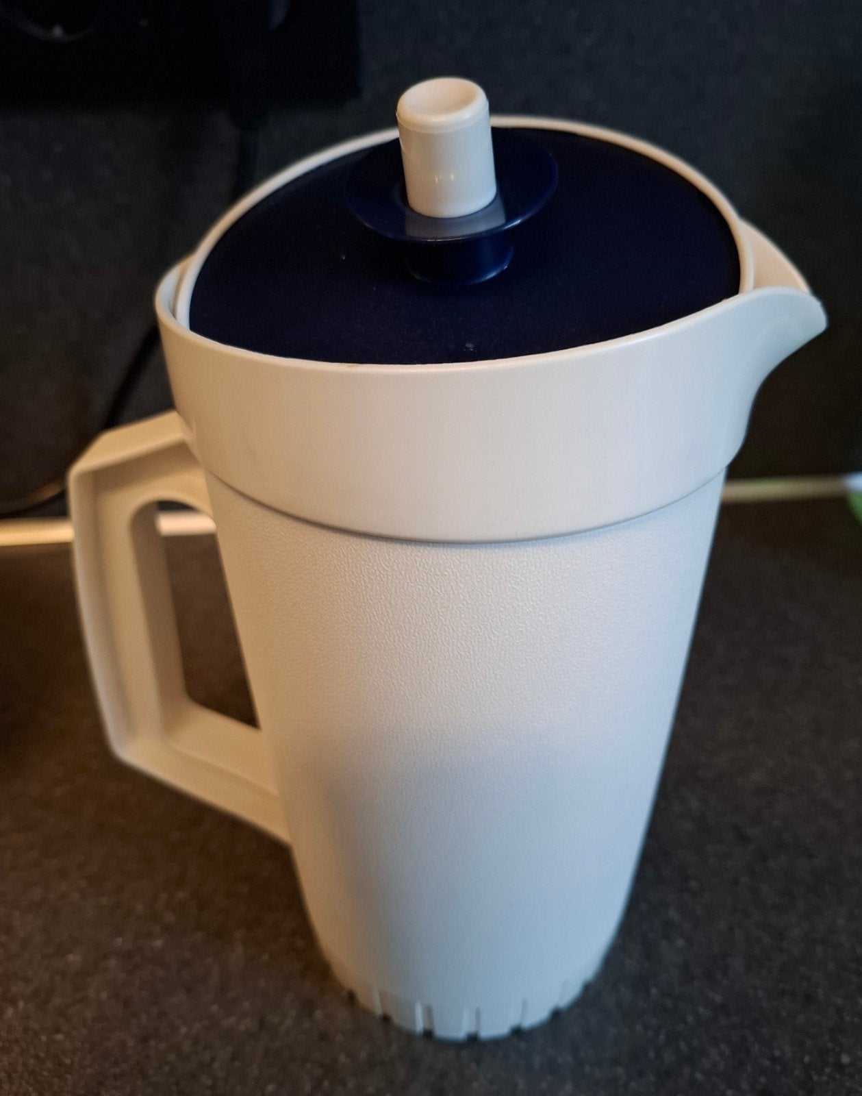 TUPPERWARE SCHENK SAPKAN - IDEAAL VOOR WATER OF SAP!   🔥, Beker of Kan, Nieuw, Ophalen of Verzenden, Crème