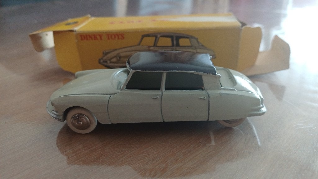 Dinky toys citroen DS met box, no. 24C, Ophalen of Verzenden