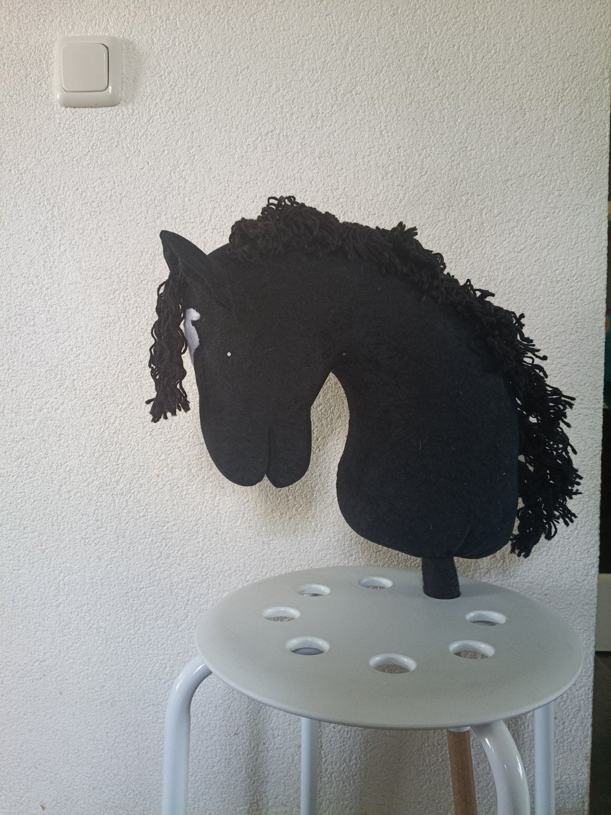 Super mooie zwarte hobbyhorse - handgemaakt, Hobby en Vrije tijd, Ophalen of Verzenden, Zo goed als nieuw