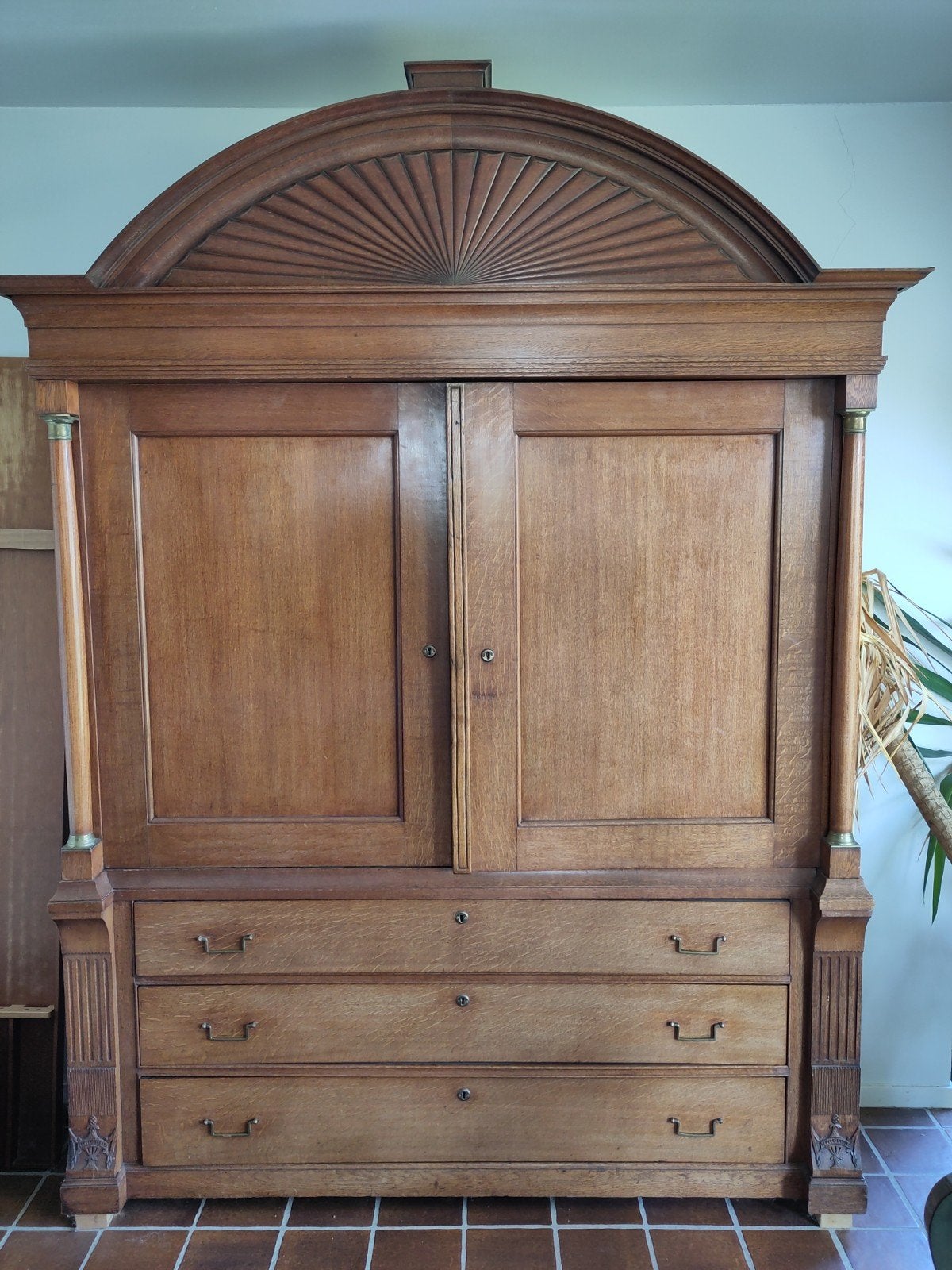 Antieke Eikenhouten Kast met Lade en Decoratieve Details, Ophalen
