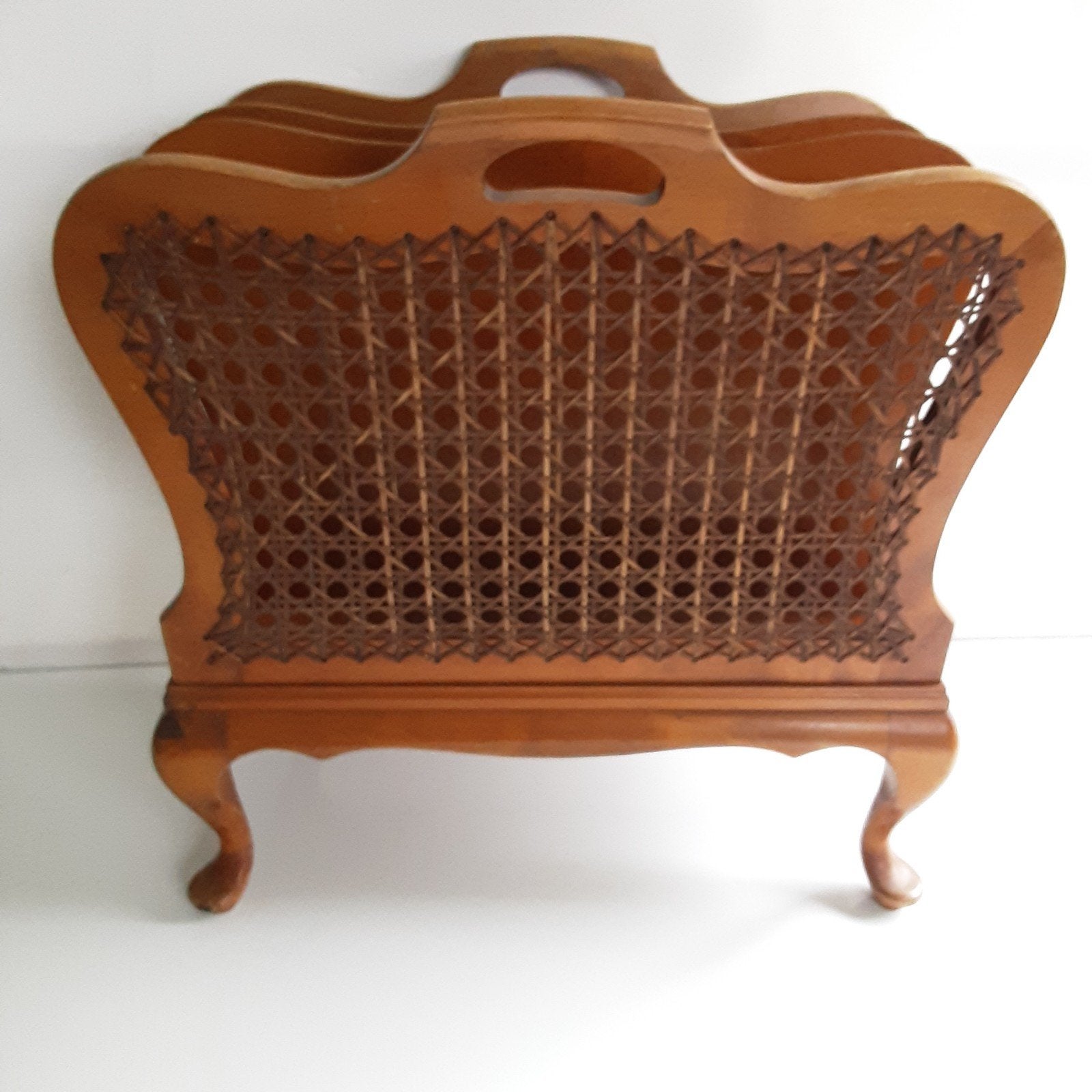 Praktische vintage webbing lectuurbak krantenbak cognac hout, Met handvat, Gebruikt, Lectuurbak, Ophalen of Verzenden