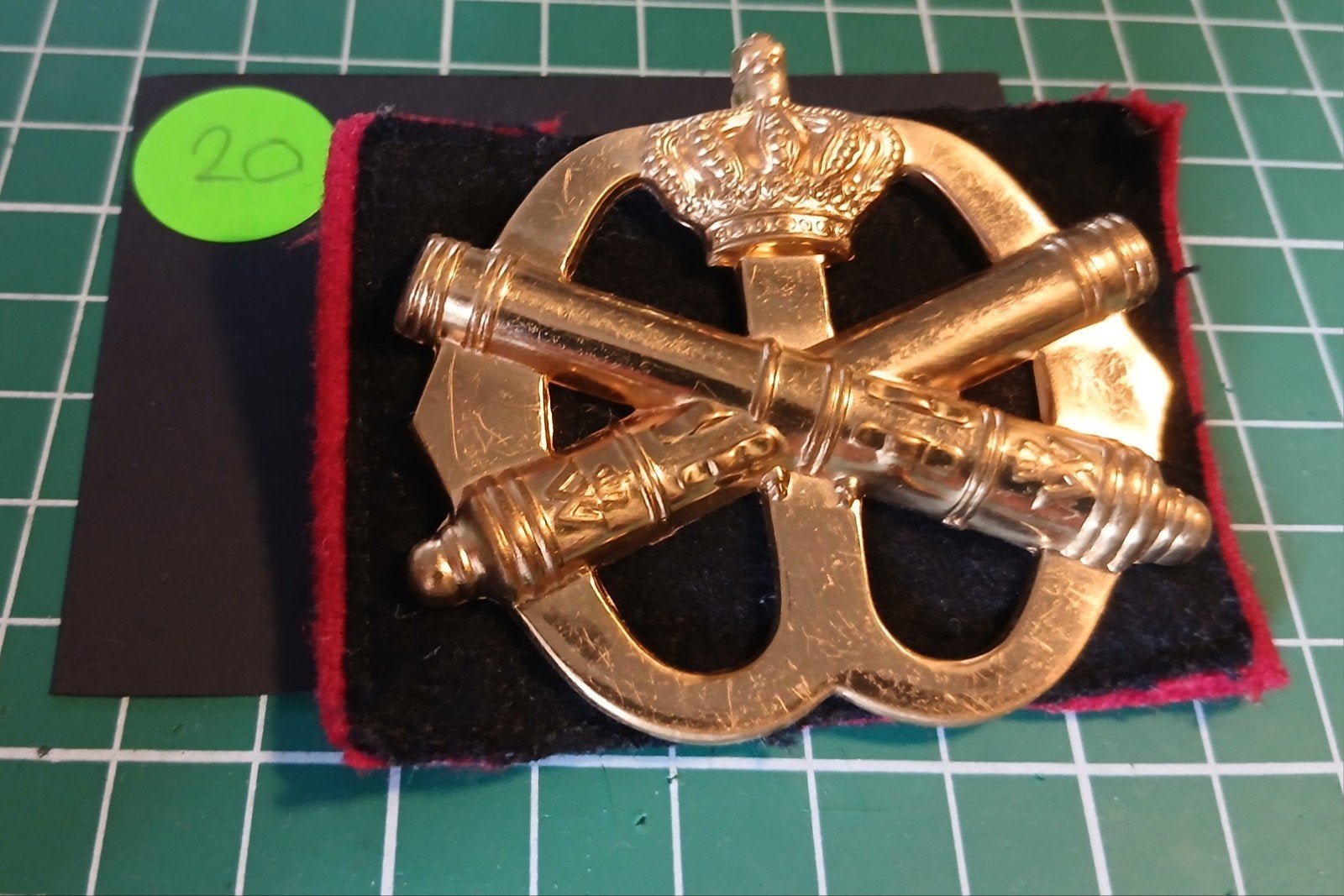 Baretembleem Veldartillerie, Ophalen of Verzenden, Landmacht, Nederland, Embleem of Badge