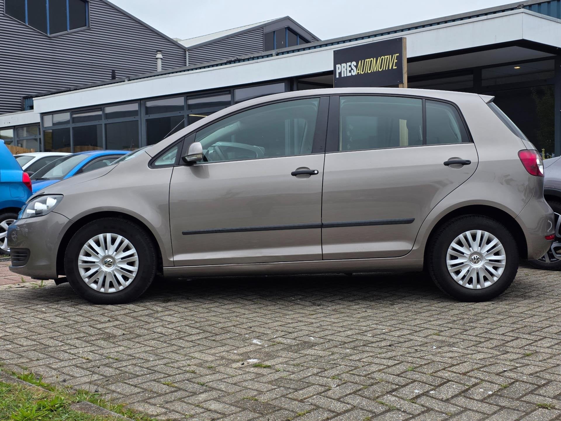 Volkswagen Golf Plus 1.2 TSI Trendline |AIRCO|NAVI|PDC, Gebruikt, 4 cilinders, Bruin, Emergency brake assist