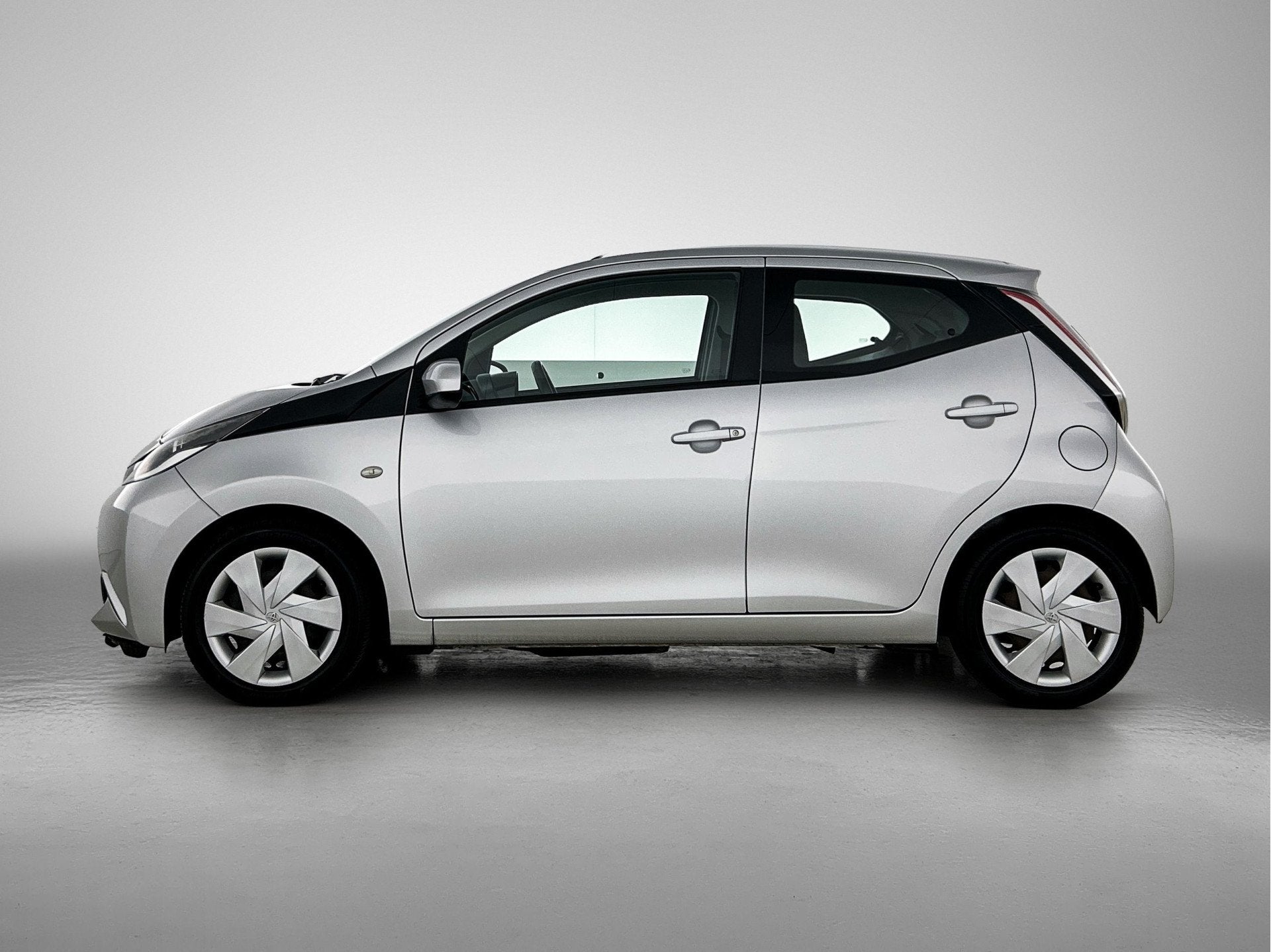Toyota Aygo 1.0 VVT-i x-play (bj 2016), Auto's, Toyota, Voorwielaandrijving, 12 maanden, Stof, Gebruikt