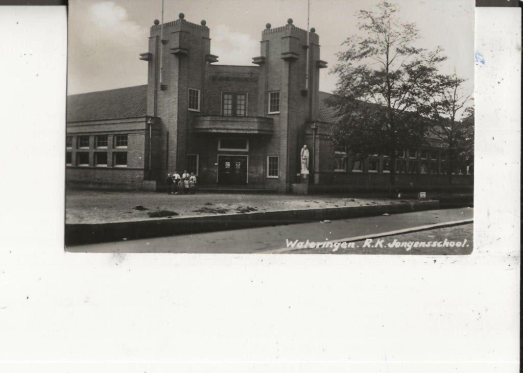 Wateringen RK Jongensschool met beeld 1-10-1943 NEWO, Ophalen of Verzenden, 1940 tot 1960, Gelopen, Zuid-Holland