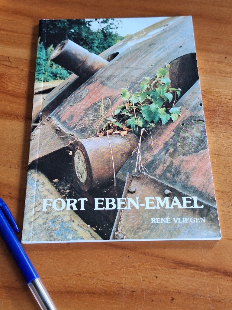 Fort Eben-Emael - René Vliegen (Nederlandse uitgave), Tweede Wereldoorlog, Ophalen of Verzenden, Zo goed als nieuw, Landmacht