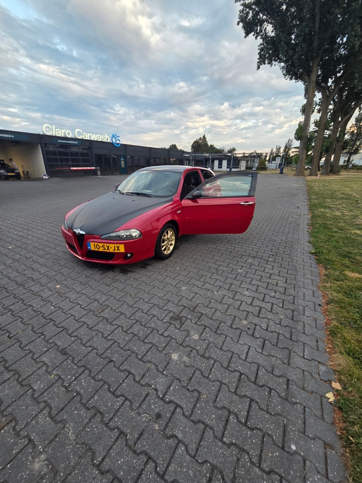 Alfa Romeo 147 1.6 T.spark 16V 77KW 3DR 2006 Rood, Voorwielaandrijving, Stof, Zwart, 4 cilinders