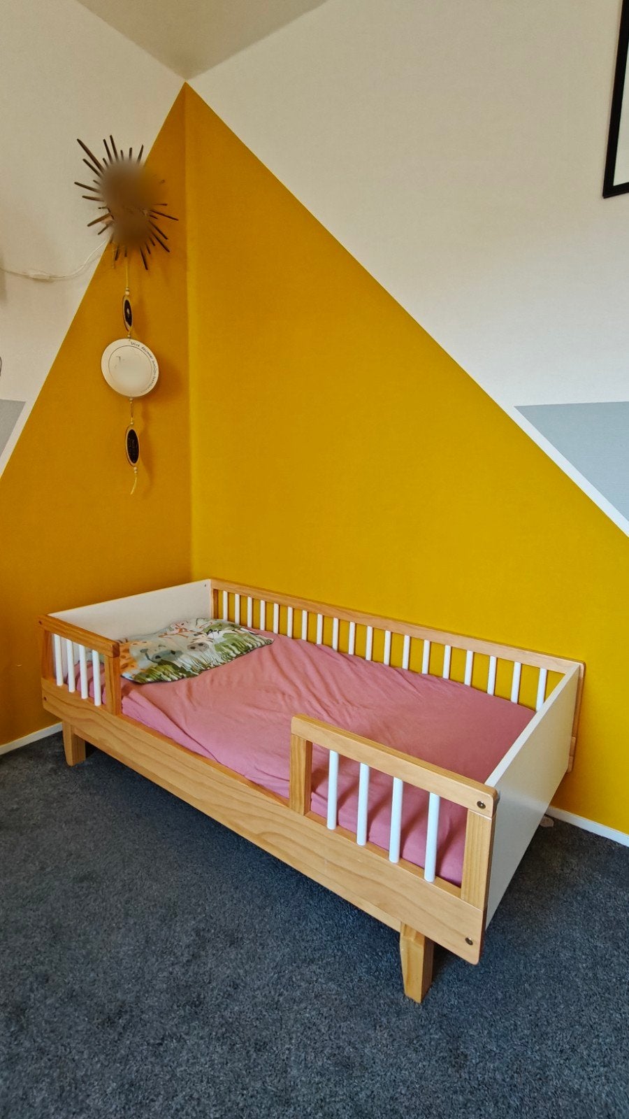 Peuterkamer bed en kast van Petit Amelie, 70 tot 85 cm, 140 tot 160 cm, Zo goed als nieuw, Ophalen