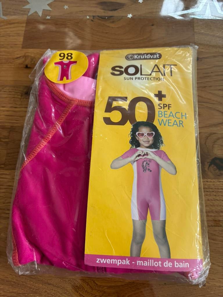 Zwempakje UV50+ roze met zeepaardje Nieuw!, Kinderen en Baby's, Kinderkleding | Maat 98, Ophalen of Verzenden, Nieuw, Meisje, Sport- of Zwemkleding