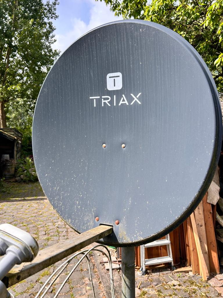 Triax schotelantenne met Duo LNB en standaard, Ophalen, Zo goed als nieuw, (Schotel)antenne, Overige merken