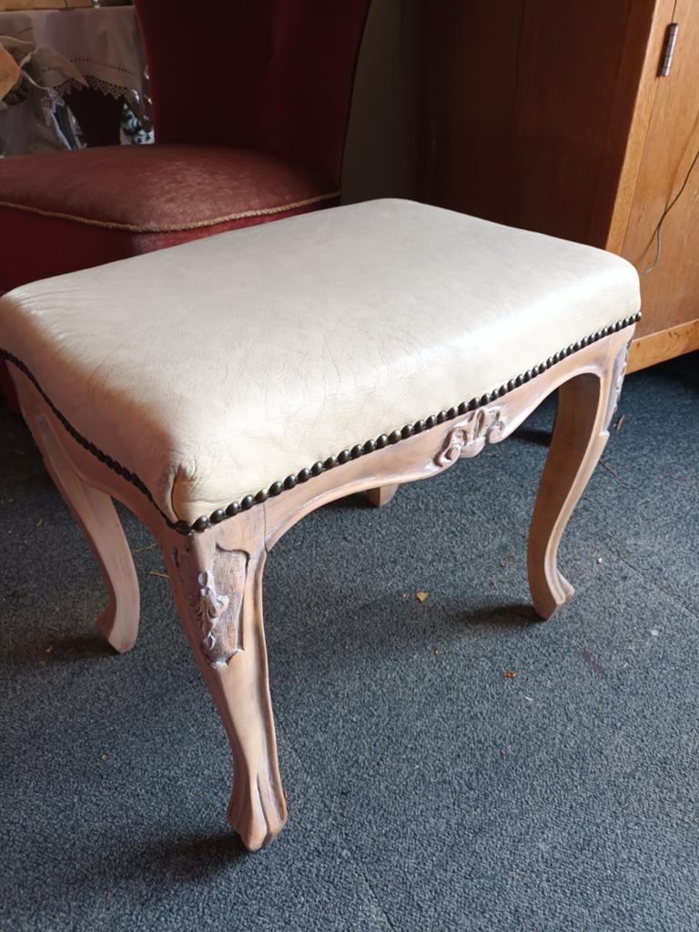 Klassieke brocante kruk  / voetenbank met, Ophalen, Hout