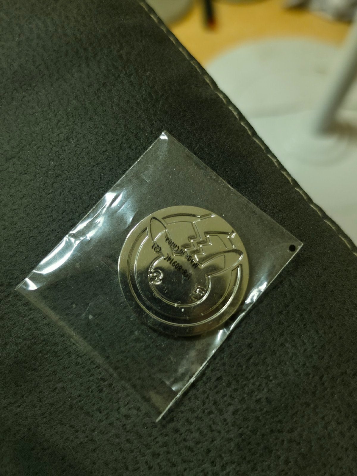 Pokémon 25th Anniversary Center Stalen Munt, Verzamelen, Ophalen of Verzenden, Nieuw, Overige onderwerpen, Button