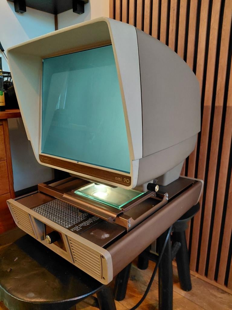 Vintage Microfiche Reader NMI 90, Auto diversen, Handleidingen en Instructieboekjes, Ophalen of Verzenden