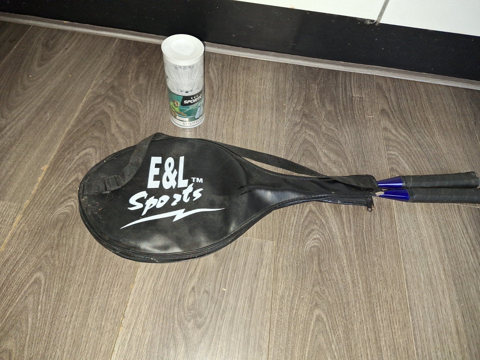 Badminton set: 2 rackets, shuttlecocks en tas, Sport en Fitness, Badminton, Ophalen of Verzenden