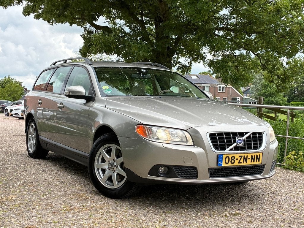 Volvo V70 2.5T Kinetic | LEder + Navi + Clima + Cruise nu, Voorwielaandrijving, Beige, Leder en Stof, 2521 cc