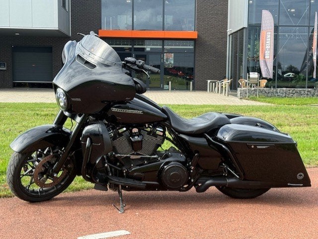 Harley-Davidson FLHXS Street Glide Special Vivid Black, Motoren, Toermotor, Laan van Vredenoord 33
2289 DA  Rijswijk ZH, NL, 1868 cc