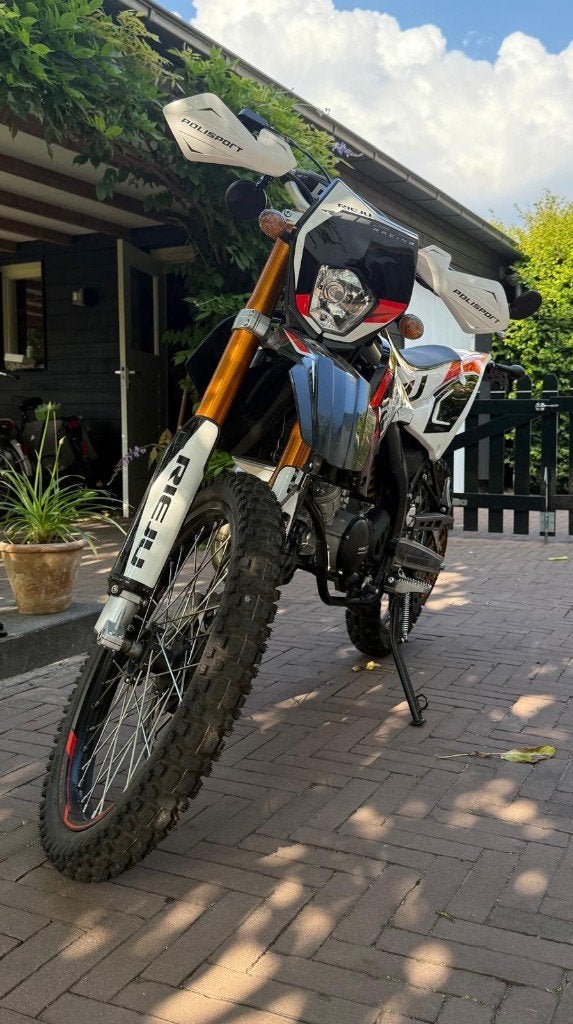 Rieju MRT 50 Pro (nieuwstaat), Fietsen en Brommers, Brommers | Overige merken, Ophalen, Zo goed als nieuw, 50 cc, 6 versnellingen