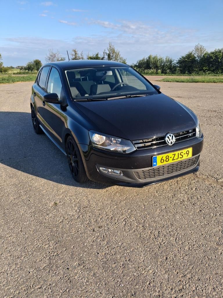 Volkswagen Polo 1.2 TSI 66KW 2013 Zwart, Auto's, Volkswagen, Voorwielaandrijving, 40 €/maand, 4 cilinders, Zwart