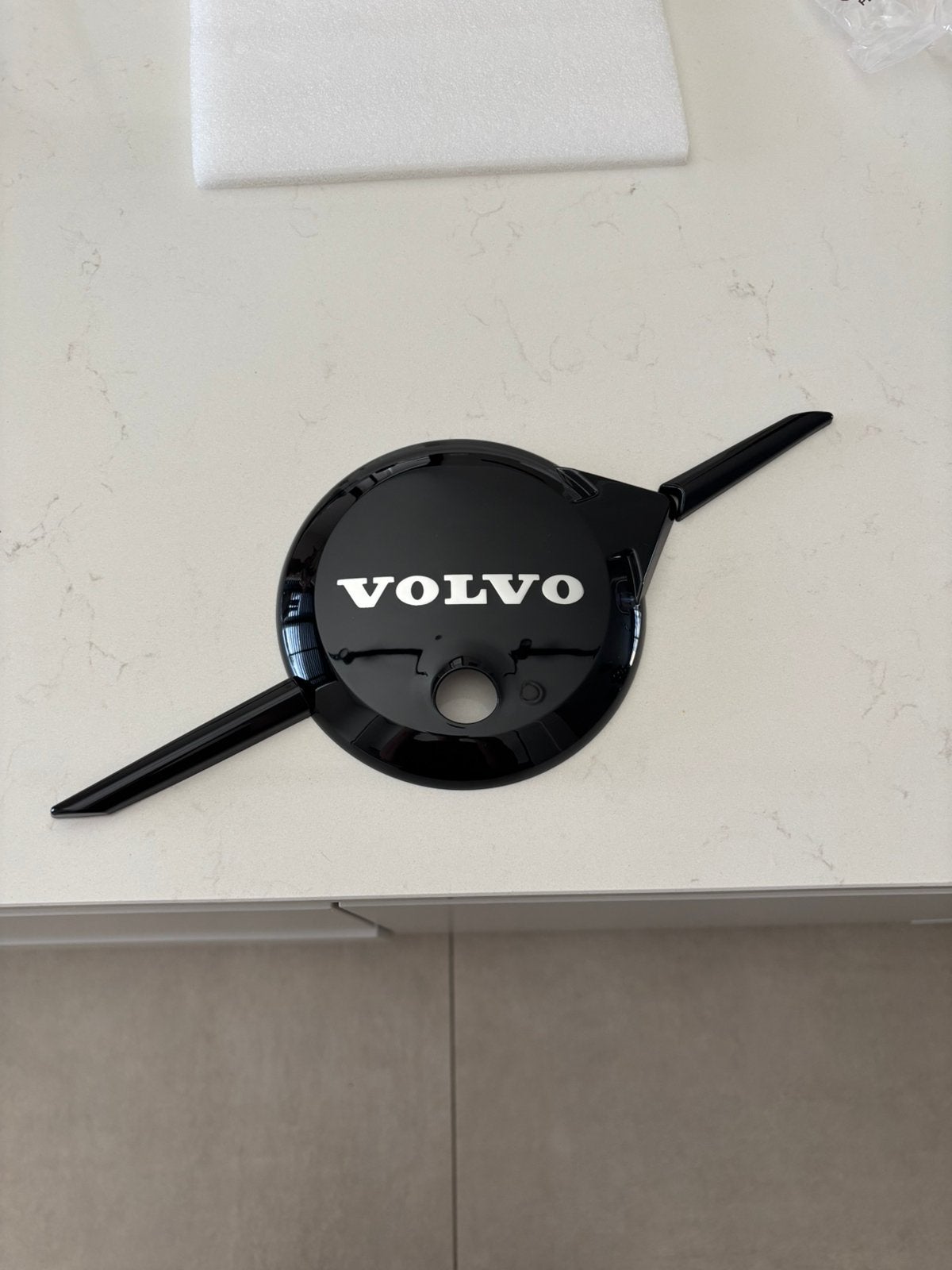 Volvo embleem hoog glans zwart XC90/60/40 V60/90 S60/90, Ophalen of Verzenden