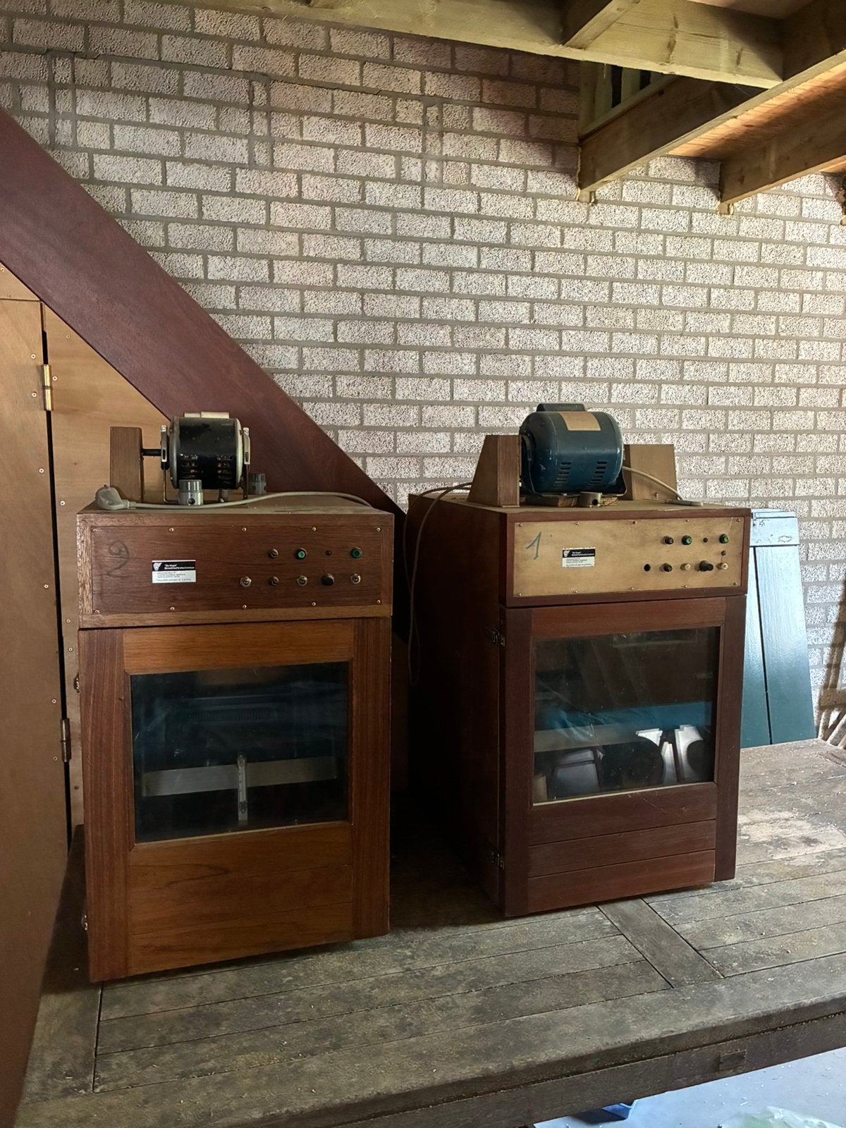2 grote Broedmachines, Meerdere dieren, Kip