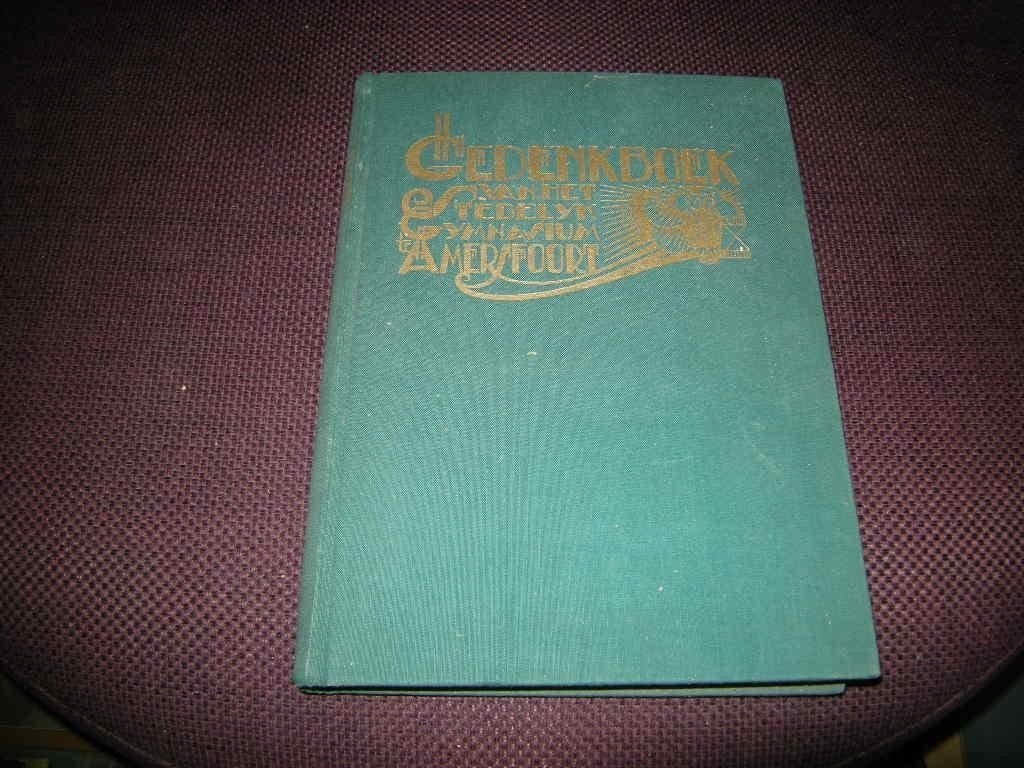 Gedenkboek van het Stedelijk Gymnasium te Amersfoort 1376-19, Ophalen of Verzenden, Gelezen