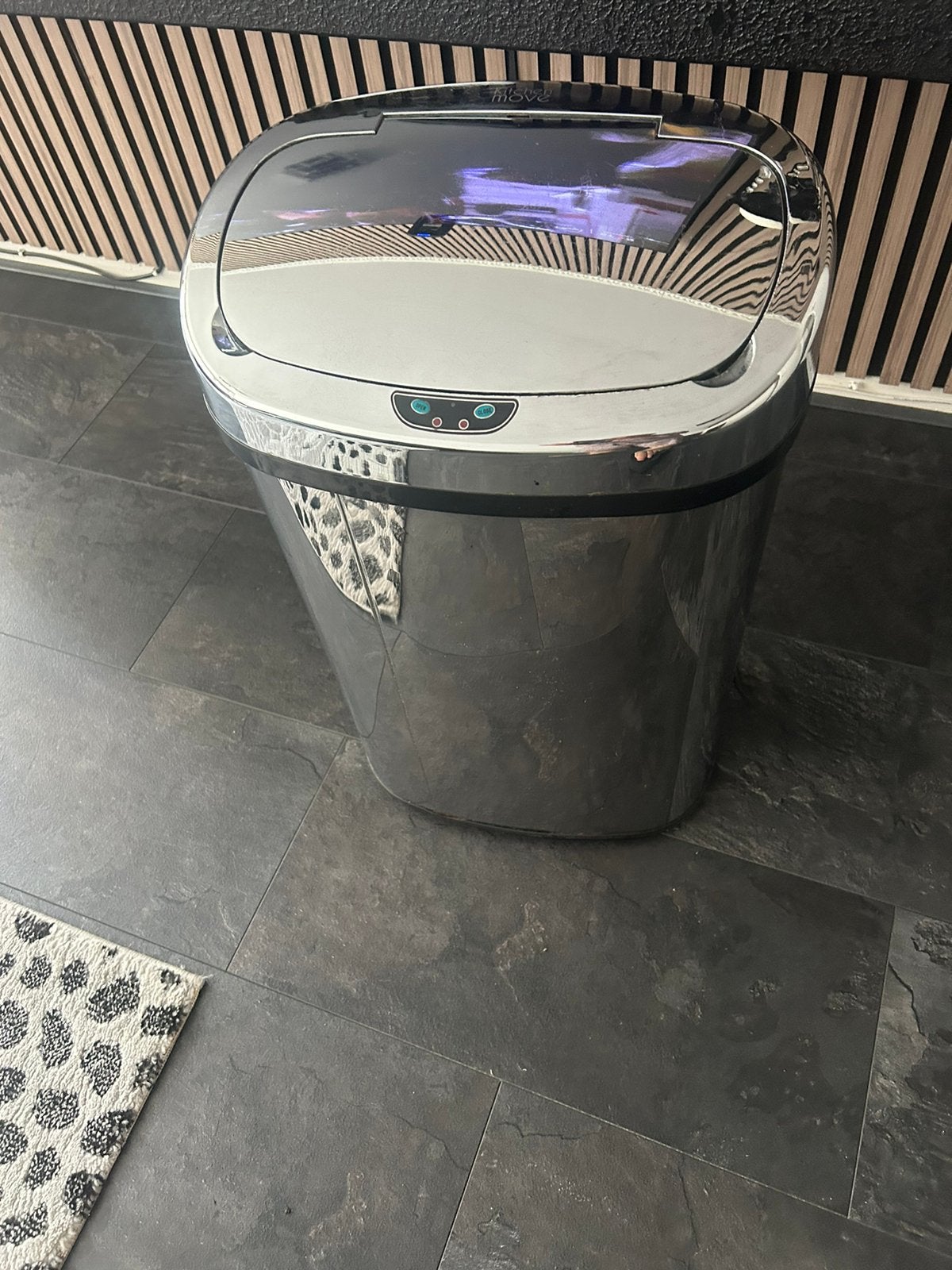 Prullenbak automatisch met vingerafdruk in usb opgeladen, Ophalen of Verzenden, Zo goed als nieuw