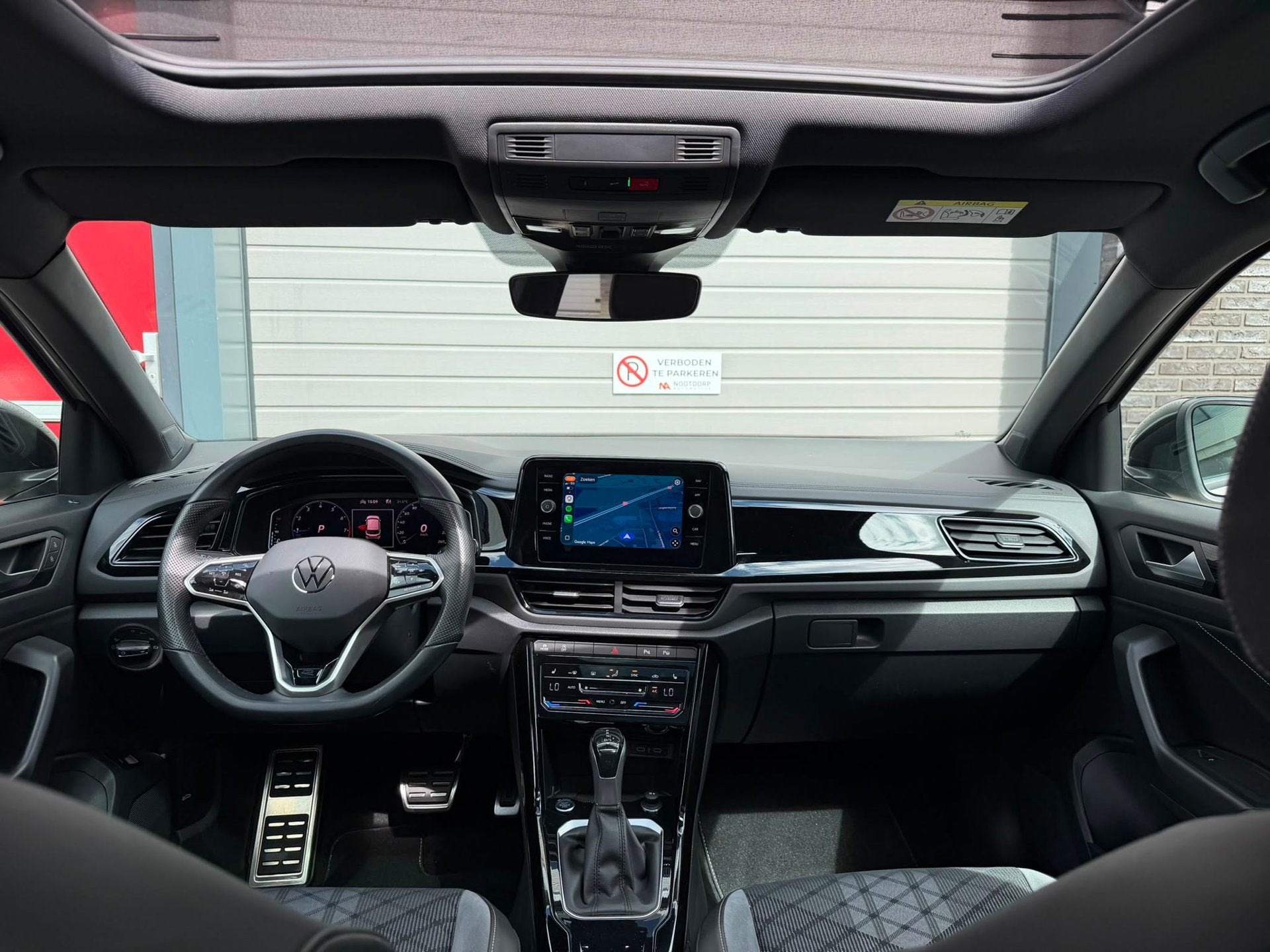 Foto 9 van Volkswagen T-ROC 1.5 TSI 3xR-Line Pano/IQ/Keyless/Camera/BTW