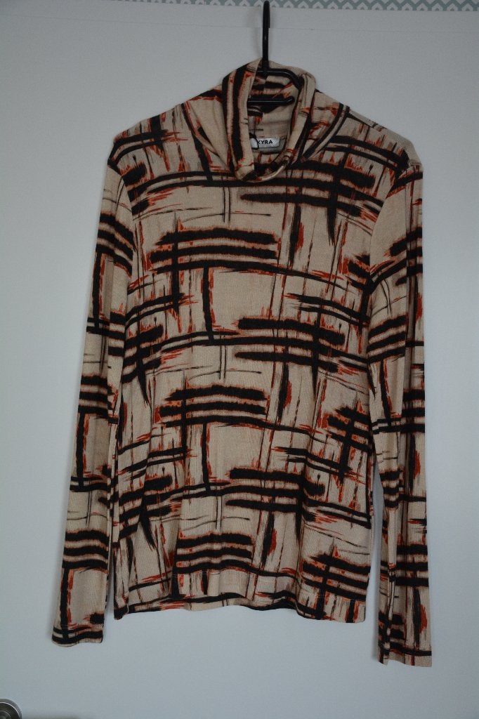 Nieuwe trui KYRA., Ophalen of Verzenden, Nieuw, Maat 42/44 (L), Overige kleuren