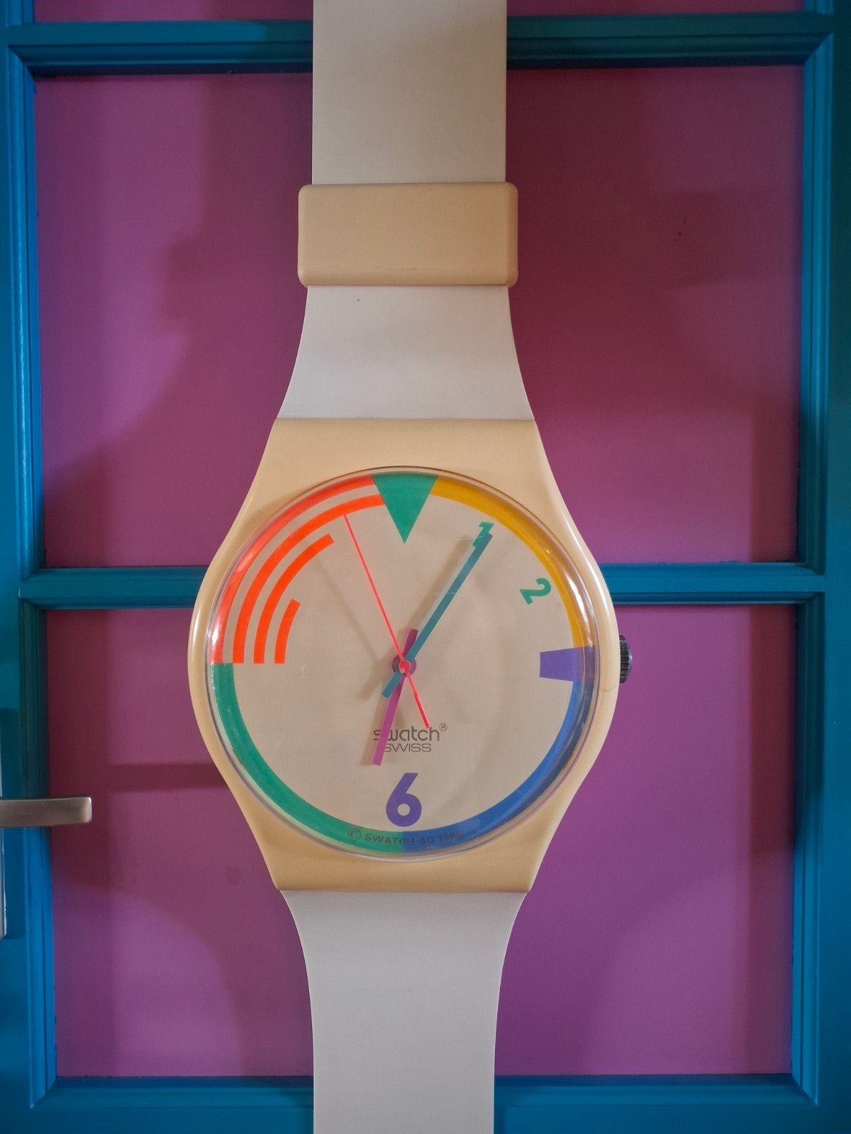 Swatch Maxi Red Wave 1988 Memphis Design wandklok, Wit, Wanddecoratie, Ophalen of Verzenden, 210 cm